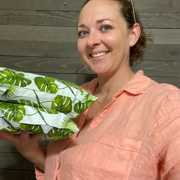 Meet your Posher, Noelle - Picture 3 of 4